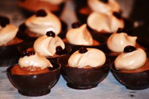 Chocolate cups with mousse